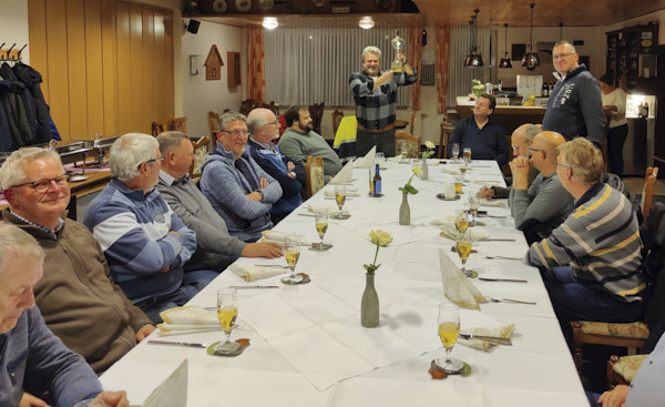 Vorstand besiegt die Corporäle